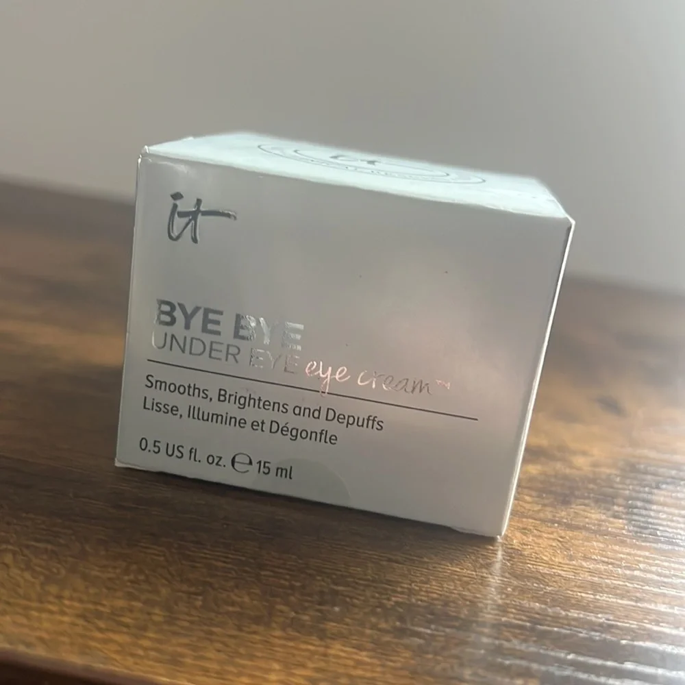 - IT Cosmetics Bye Bye Under Eye Eye Cream - Hydrating, Quick-Absorbing